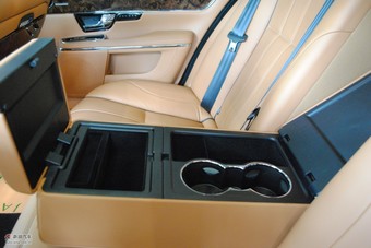 2010款捷豹XJ全景奢华版车辆内饰