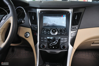 北京现代索纳塔八内饰图