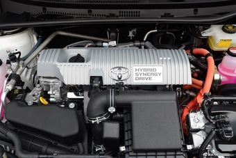 2016款雷凌双擎1.8H GS CVT精英天窗版
