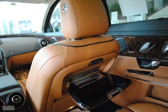 2010款捷豹XJ全景奢华版车辆内饰