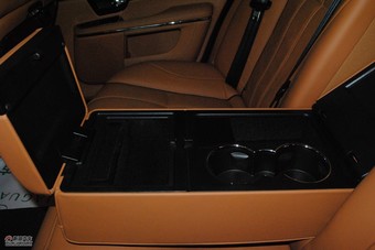 2010款捷豹XJ全景奢华版车辆内饰