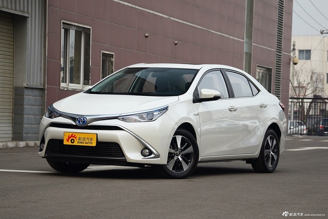 2016款雷凌双擎1.8L自动豪华版 珍珠白
