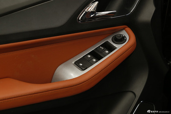 2015款宝骏560 1.8L手动精英型