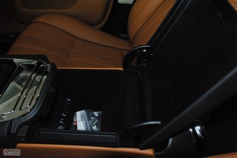 2010款捷豹XJ全景奢华版车辆内饰