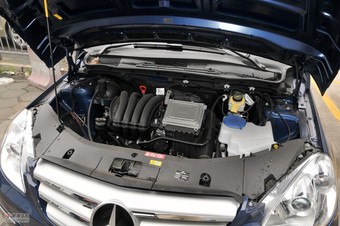 后备箱、发动机及悬挂