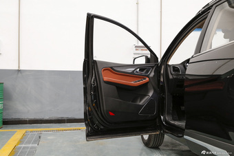 2015款宝骏560 1.8L手动精英型