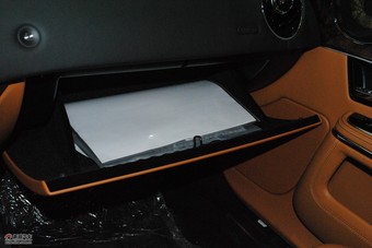 2010款捷豹XJ全景奢华版车辆内饰