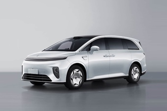 享界V8