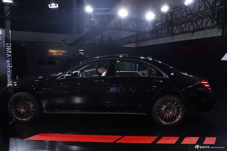 价格来说话，1月新浪报价，奔驰AMG S全国新车226.73万起