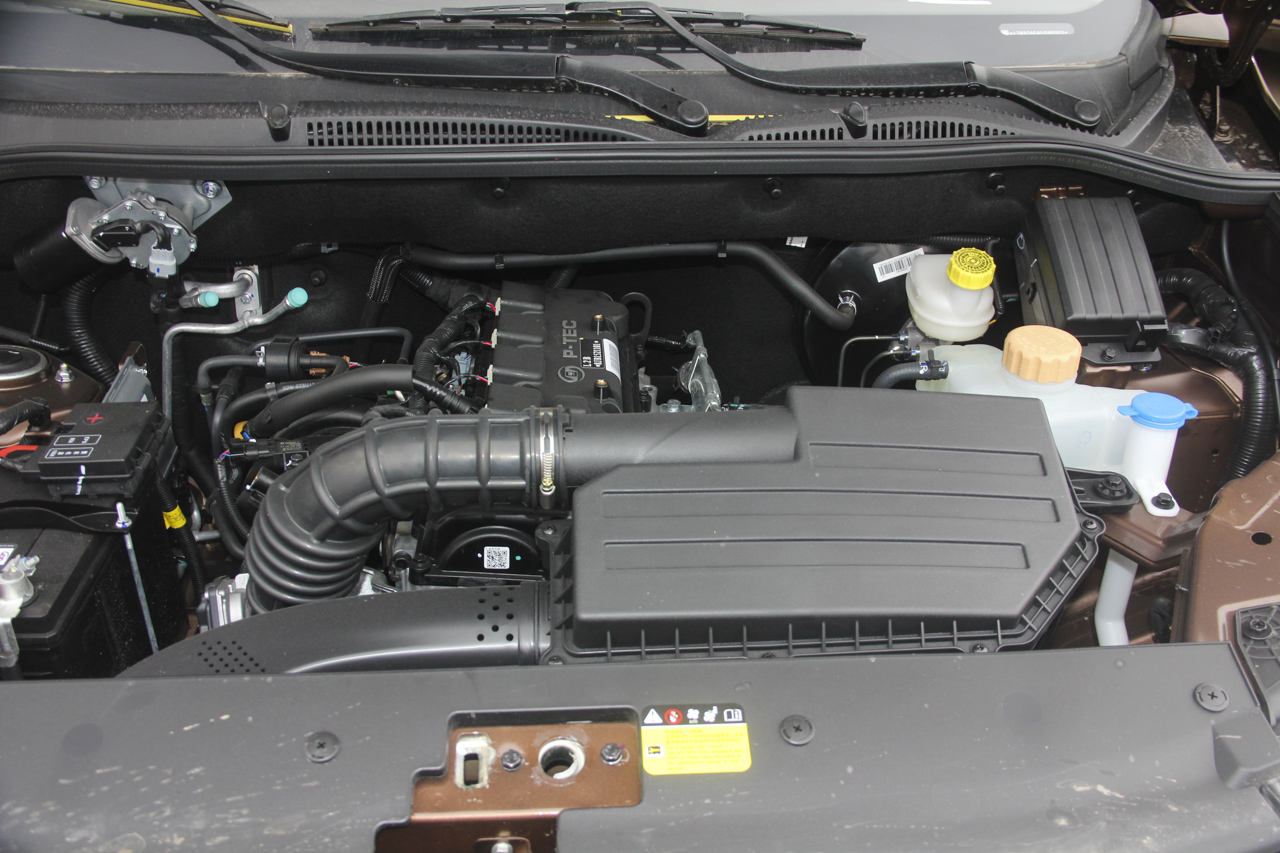 2018款五菱宏光s 1.5l手动舒适型l2b国v