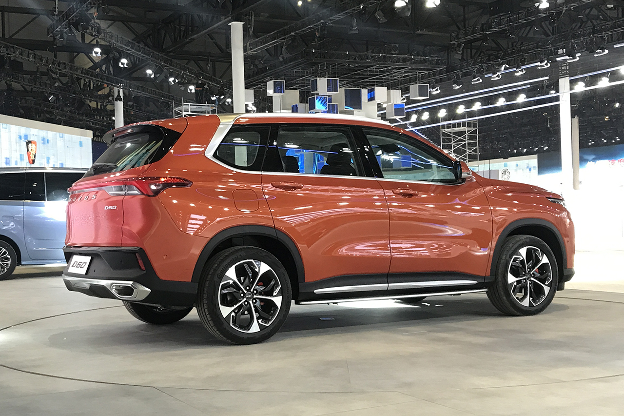 造型豪华/中控大屏抢眼 实拍上汽大通d60