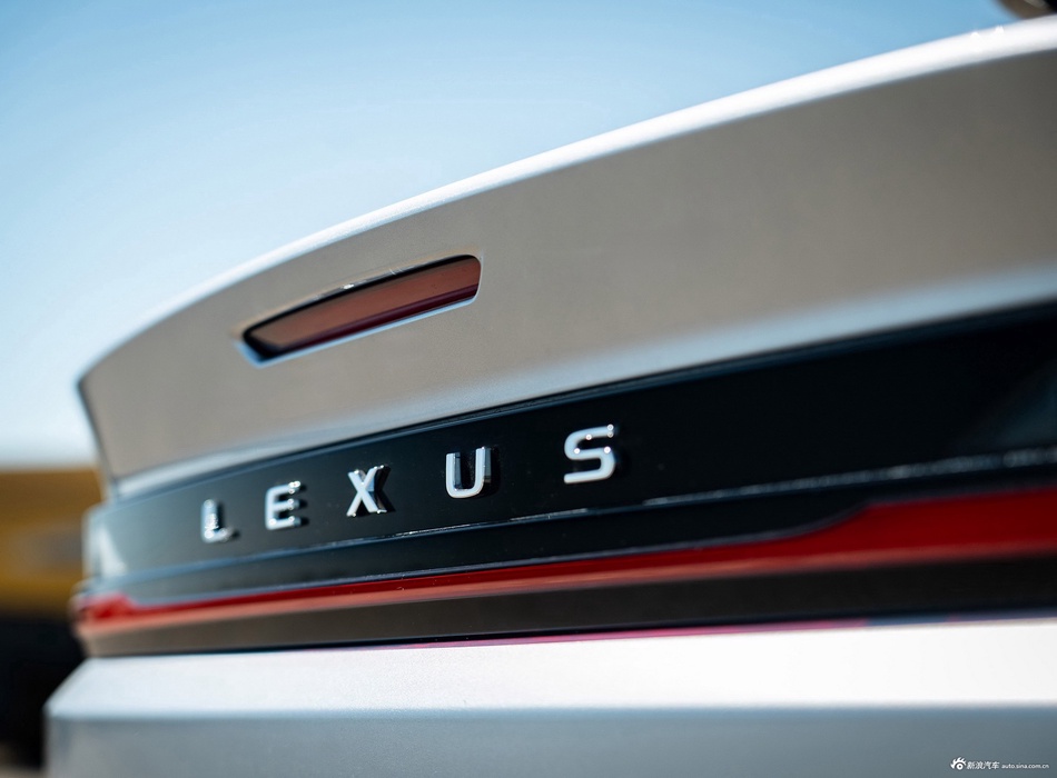 雷克萨斯RZ好开真不是吹的，6月热销最高直降11.77万