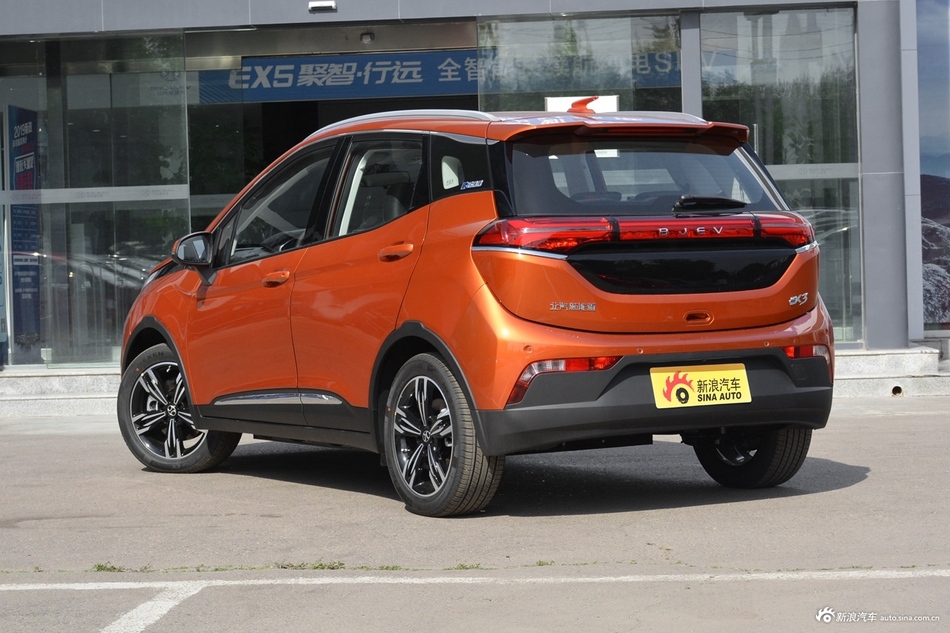 上班族喜欢，外观时尚性能表现好，北京汽车北京EX3全国8.61万起