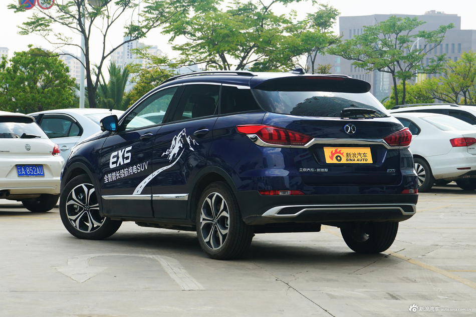 有颜值还有料，内外兼修的北京汽车北京EX5最高直降12.56万啦！