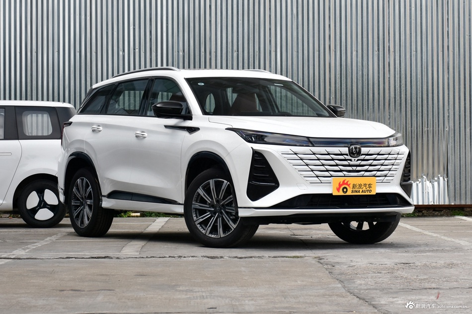 明明可以靠颜值却非要靠价格实力，长安汽车长安CS75 PLUS全国9.54万起