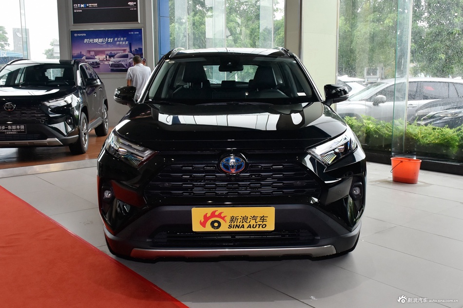明明可以靠颜值却非要靠价格实力，丰田RAV4荣放全国11.84万起